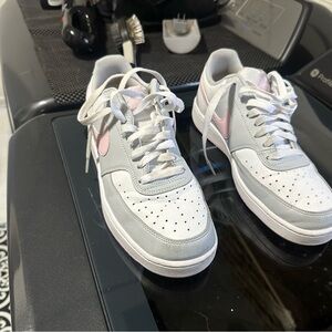 Nike Women's Athletic Shoes - White and Pink